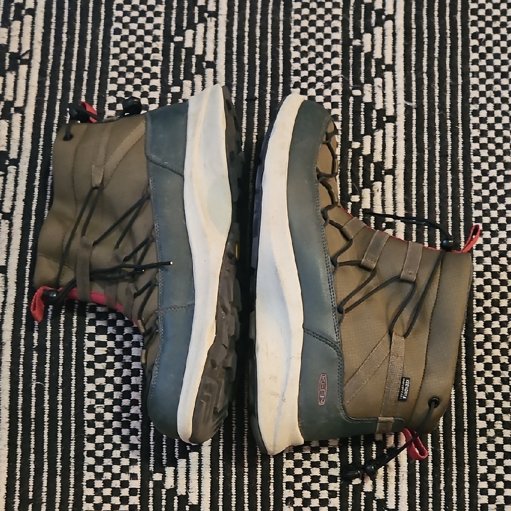 KEEN Men's Green and Black Snow Boots